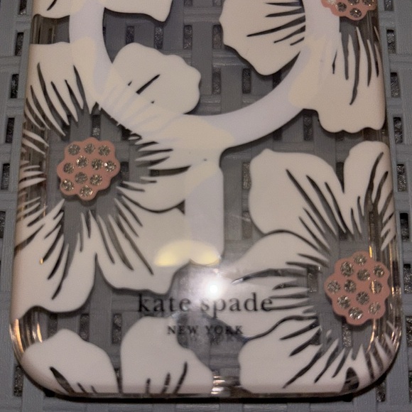 Kate spade phone case , iPhone 13, & iPhone 15 - Picture 4 of 5